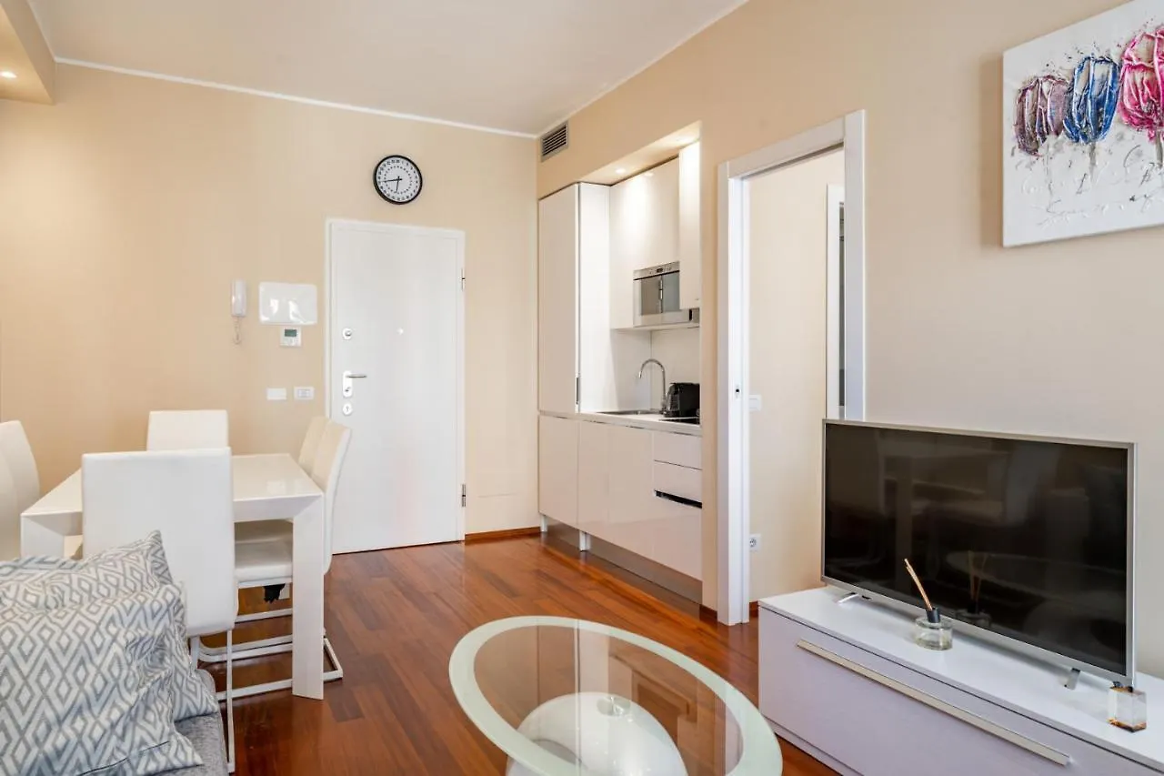 Smart And Central Flat In Porta Venezia By Easylife ميلان 0*,  إيطاليا